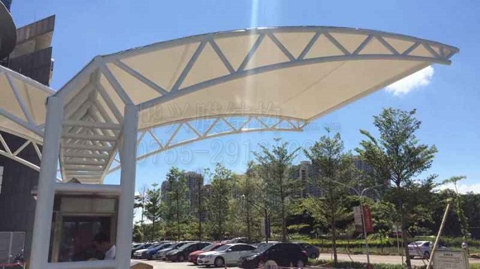 公園停車(chē)場(chǎng)入口張拉膜結(jié)構(gòu).jpg
